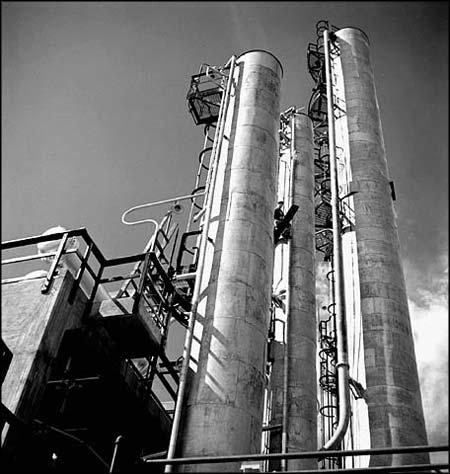 Tour de distillation pour le pétrole